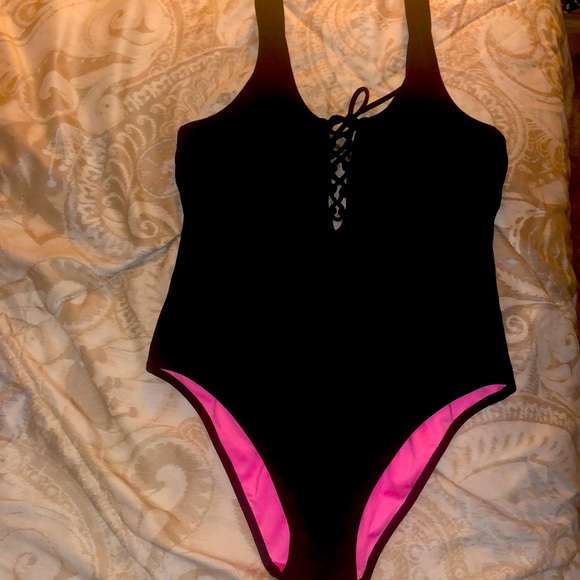 PINK Victoria's Secret Other - Super flattering one piece lined swimsuit